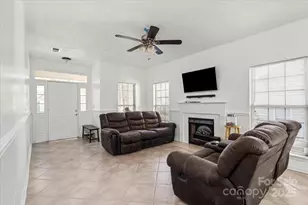 8927 Little Hampton Pl, Charlotte, NC 28215 - Photo 2