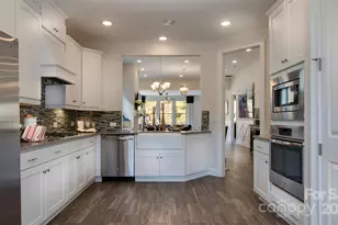 8925 Silver Springs Ct, Charlotte, NC 28215 - Photo 2