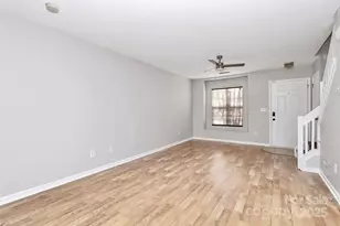 10219 Reindeer Way Ln, Charlotte, NC 28216 - Photo 6