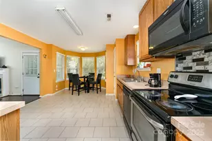 8022 Bristle Ln, Charlotte, NC 28214 - Photo 6