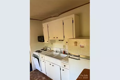 202 Lyndhurst Drive, Hendersonville, NC 28791 - Photo 8