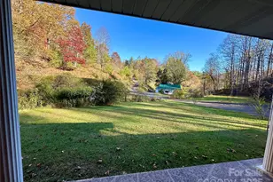 208 Murdock Rd, Bakersville, NC 28705 - Photo 2