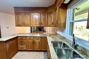 208 Murdock Rd, Bakersville, NC 28705 - Photo 4