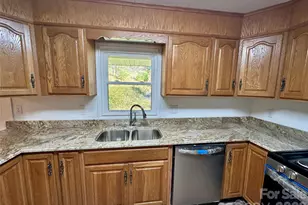 208 Murdock Rd, Bakersville, NC 28705 - Photo 4