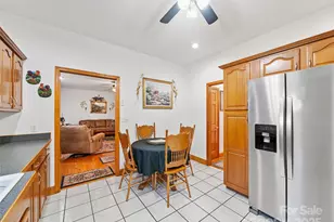 1715 Green Mountain Dr, Burnsville, NC 28714 - Photo 10