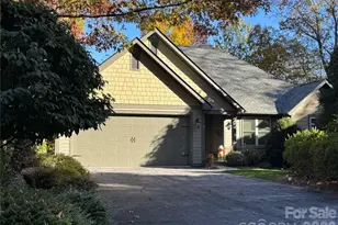 894 Dunroy Dr, Hendersonville, NC 28739 - Photo 2