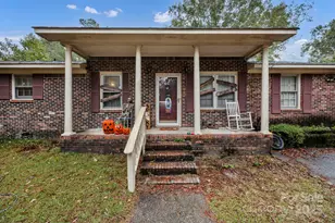 403 Ravenscroft Rd, West Columbia, SC 29172 - Photo 2