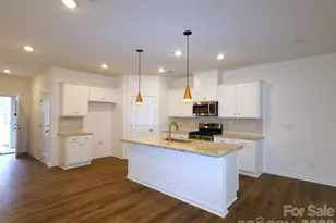 3323 Lilac Grove Dr, Charlotte, NC 28269 - Photo 2