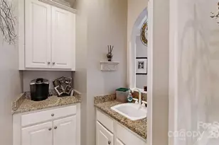 4925 Brookridge Dr NE, Hickory, NC 28601 - Photo 10