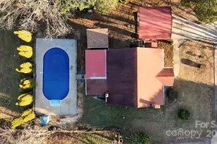 375 20th Ave NE, Hickory, NC 28601 - Photo 2