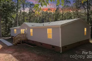 5050 Park Creek Dr, Mount Holly, NC 28120 - Photo 4