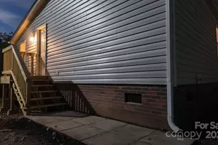 5050 Park Creek Dr, Mount Holly, NC 28120 - Photo 8