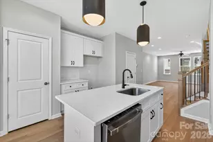 1353 Walter Taylor Wy, Charlotte, NC 28206 - Photo 4