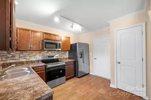 6602 Pennacook Dr, Charlotte, NC 28214 - Photo 8