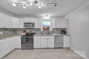 227 W 27th St, Newton, NC 28658 - Photo 12