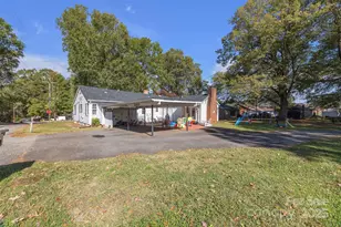 227 W 27th St, Newton, NC 28658 - Photo 2