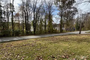 14 Lake View Dr N, Marion, NC 28752 - Photo 4