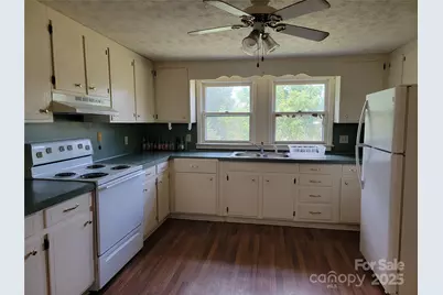 1004 Pine Mountain Road, Hudson, NC 28638 - Photo 10