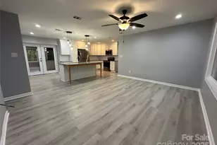 10517 Starwood Dr, Charlotte, NC 28215 - Photo 14