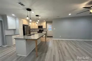 10517 Starwood Dr, Charlotte, NC 28215 - Photo 8