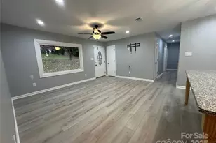 10517 Starwood Dr, Charlotte, NC 28215 - Photo 12