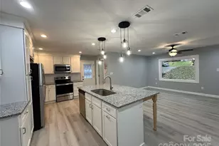 10517 Starwood Dr, Charlotte, NC 28215 - Photo 6