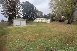 5601 Howard Gap Rd, Flat Rock, NC 28731 - Photo 2