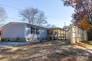 40 Champion Ln, Sylva, NC 28779 - Photo 2