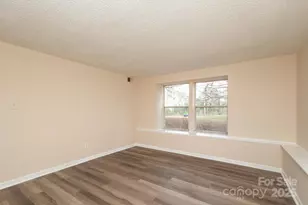 9500 Shannon Green Dr, Charlotte, NC 28213 - Photo 12