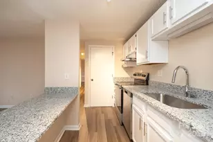 9500 Shannon Green Dr, Charlotte, NC 28213 - Photo 8