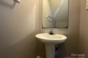 206 W 15th St, Newton, NC 28658 - Photo 4