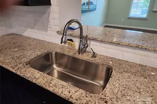 1229 Queen Lyon Ct, Charlotte, NC 28205 - Photo 20