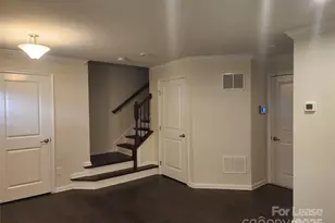 1229 Queen Lyon Ct, Charlotte, NC 28205 - Photo 4