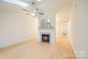 102 Fox Den Ct, Hendersonville, NC 28792 - Photo 4