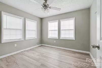 9501 Misenheimer Road, Charlotte, NC 28215 - Photo 10