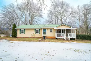 52 E Miller St, Columbus, NC 28722 - Photo 2