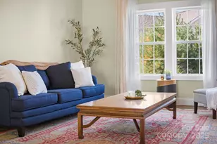 457 Riverwind Dr, Hendersonville, NC 28739 - Photo 2