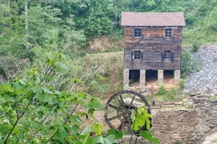 201 Martinat Dr NE, Morganton, NC 28655 - Photo 32