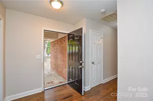 11810 Lansbury Ct, Charlotte, NC 28226 - Photo 2