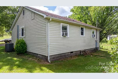 1147 Old Linville Road, Marion, NC 28752 - Photo 4