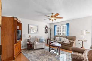 1553 16th Ave NE, Hickory, NC 28601 - Photo 4