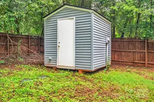 2030 Vinton St, Charlotte, NC 28216 - Photo 18