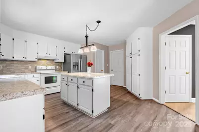 712 Painted Feather Lane NW, Conover, NC 28613 - Photo 12