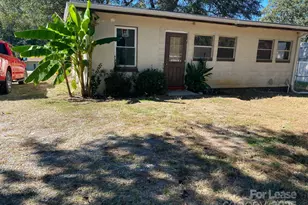 327 39th St Pl SW, Hickory, NC 28602 - Photo 2