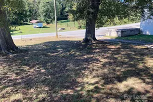 327 39th St Pl SW, Hickory, NC 28602 - Photo 8