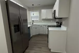 2617 Meadow Knoll Dr, Charlotte, NC 28269 - Photo 2