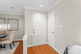 2514 Cranbrook Ln, Charlotte, NC 28207 - Photo 2