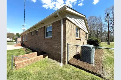 3157 28th Street NE, Hickory, NC 28601 - Photo 6