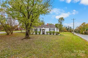 3726 Northampton Dr, Winston Salem, NC 27105 - Photo 2