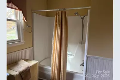 1250 21st Avenue NE, Hickory, NC 28601 - Photo 8